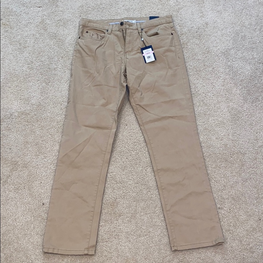 Men’s Khakis Crown and Ivy Straight Fit NWT!!